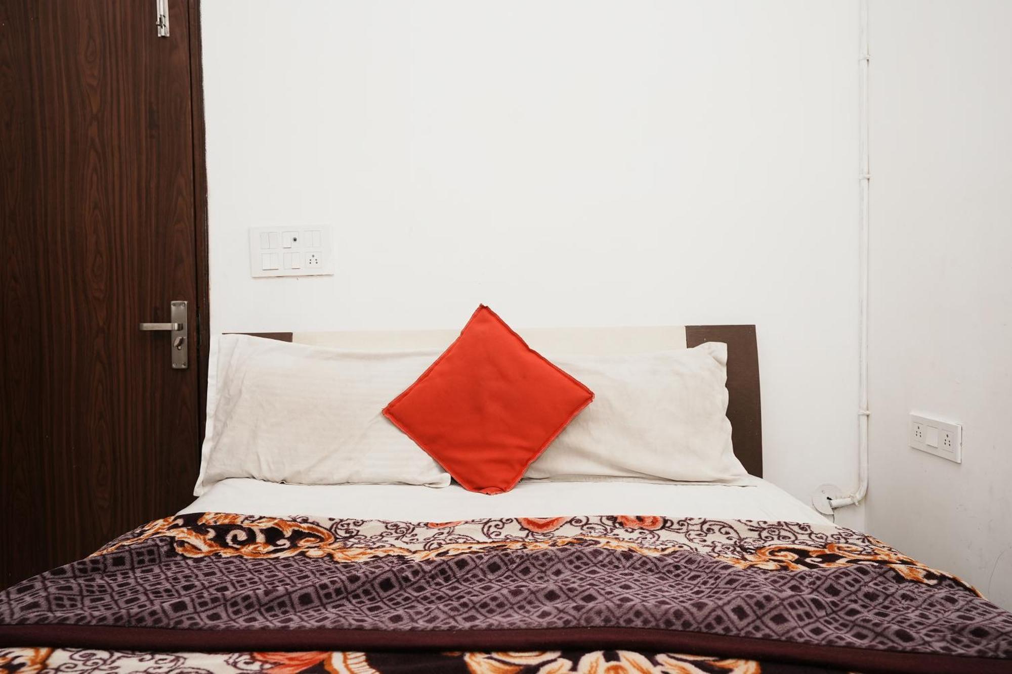 Hotel Sunrise Moon New Delhi Bagian luar foto
