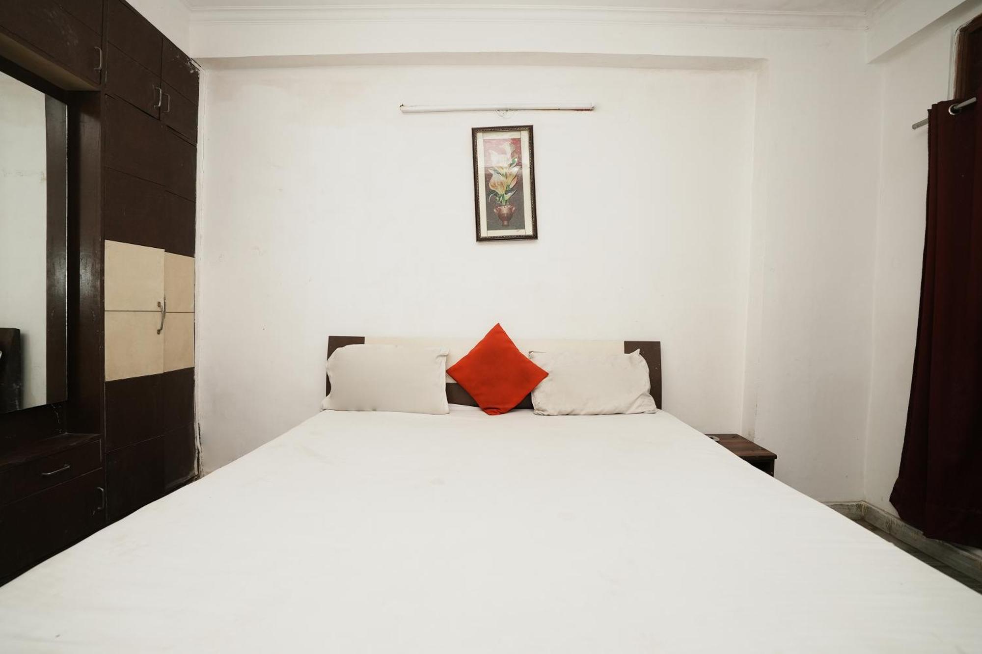 Hotel Sunrise Moon New Delhi Bagian luar foto