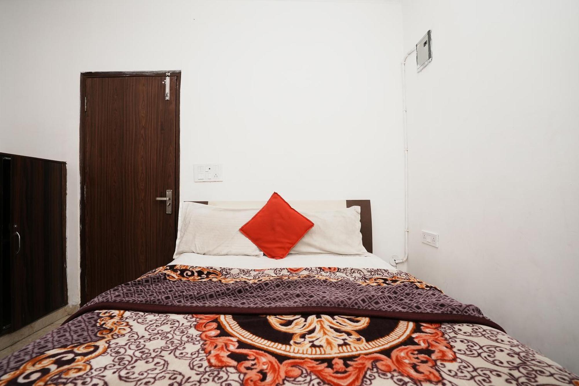 Hotel Sunrise Moon New Delhi Bagian luar foto