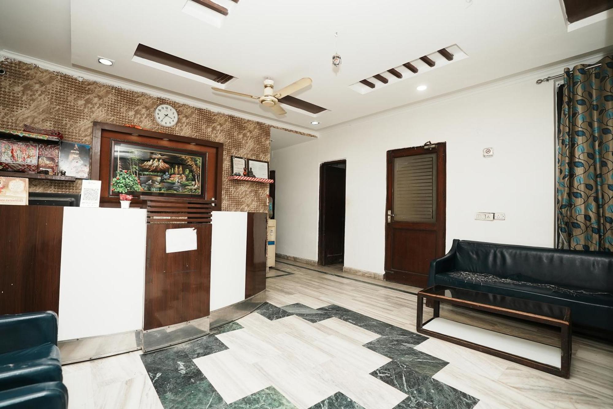 Hotel Sunrise Moon New Delhi Bagian luar foto